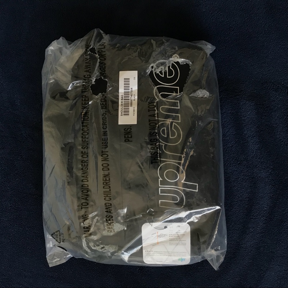 Supreme Shoulder Bag - Picture 3 of 3